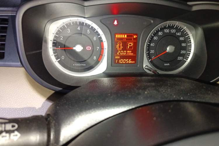 Used Venucia R50 2013 1.6L Automatic Luxury Edition Odometer Close Up