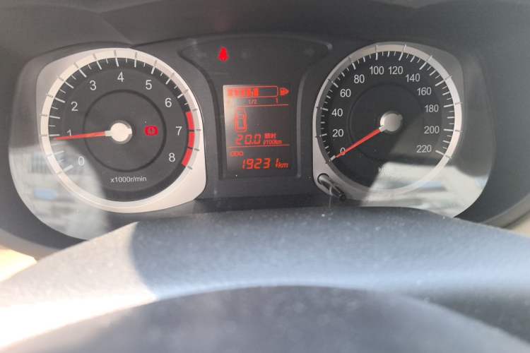 Used Venucia R50 2013 1.6L Manual Fashion Edition Odometer Close Up