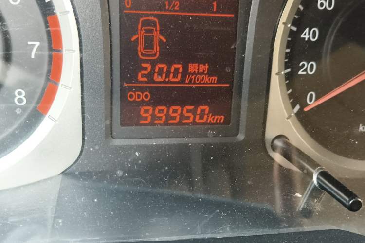 Used Venucia R50 2013 1.6L Manual Fashion Edition Odometer Close Up