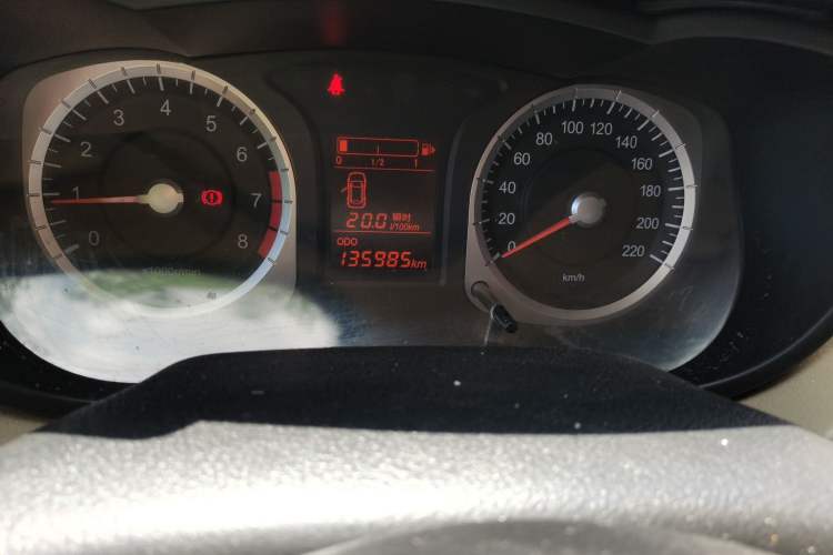 Used Venucia R50 2013 1.6L Manual Fashion Edition Odometer Close Up