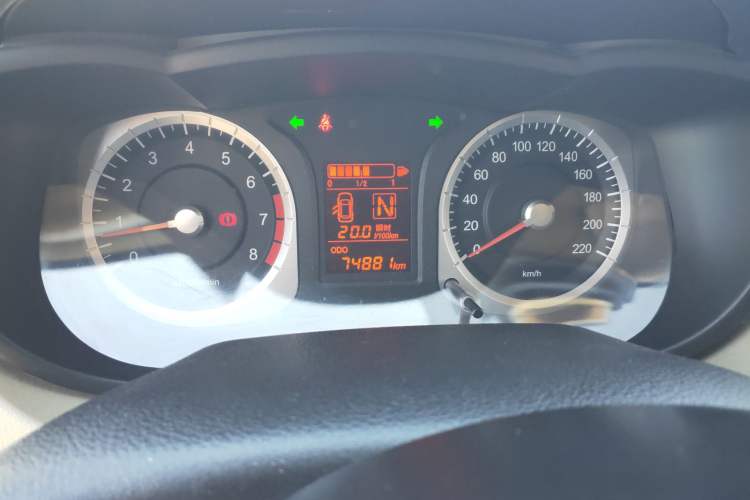 Used Venucia R50 2013 1.6L Automatic Fashion Edition Odometer Close Up