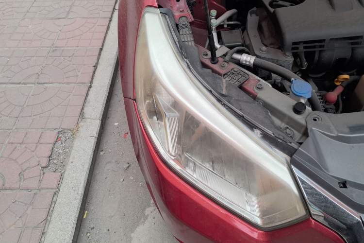 Used Venucia R50 2013 1.6L Automatic Luxury Edition Right Front Headlight