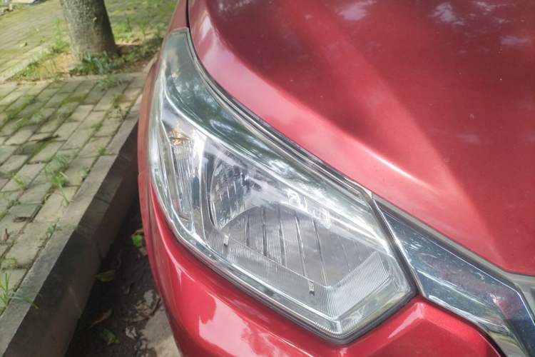 Used Venucia R50 2013 1.6L Automatic Fashion Edition Right Front Headlight