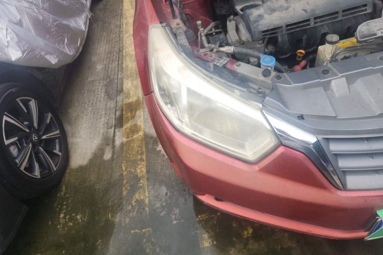 Used Venucia R50 2013 1.6L Manual Luxury Edition Right Front Headlight