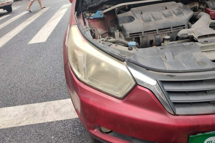 Used Venucia R50 2013 1.6L Manual Luxury Edition Right Front Headlight
