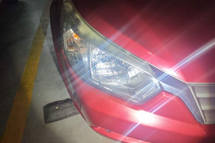 Used Venucia R50 2013 1.6L Automatic Fashion Edition Right Front Headlight