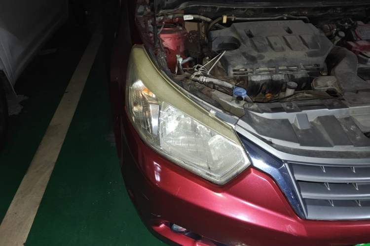 Used Venucia R50 2013 1.6L Automatic Fashion Edition Right Front Headlight