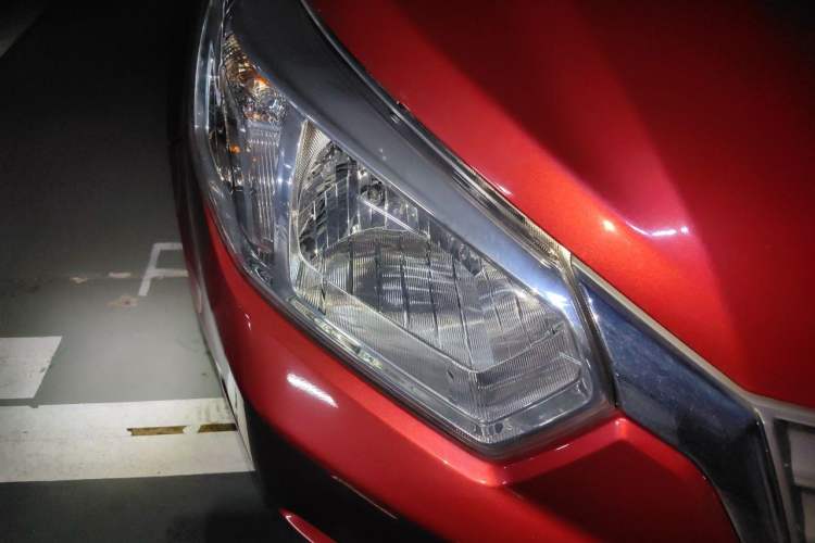 Used Venucia R50 2013 1.6L Automatic Fashion Edition Right Front Headlight