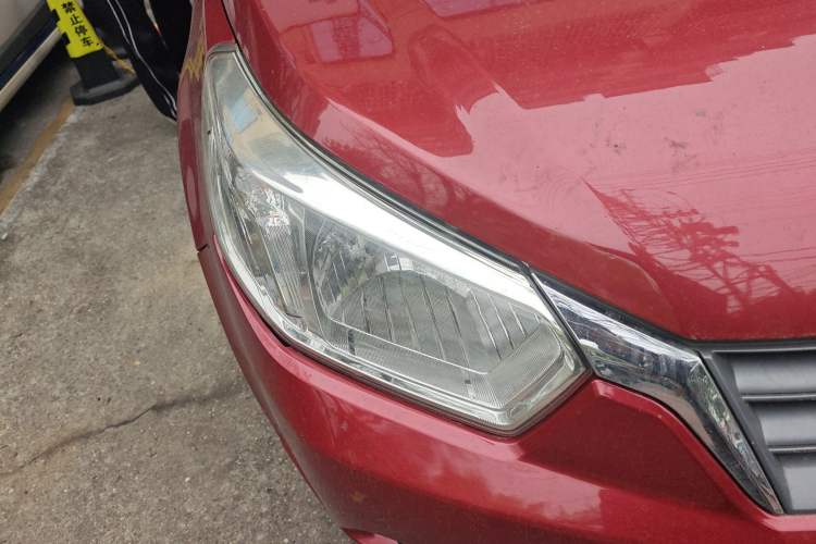 Used Venucia R50 2013 1.6L Manual Fashion Edition Right Front Headlight