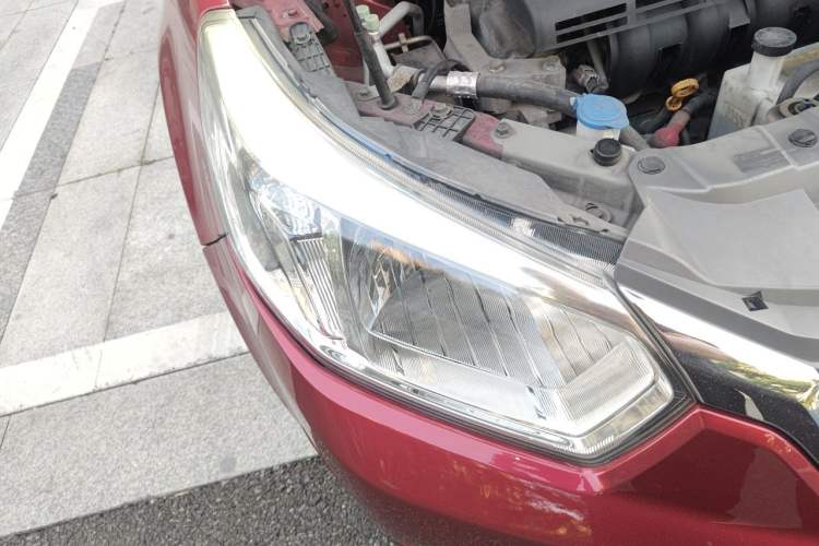 Used Venucia R50 2013 1.6L Automatic Luxury Edition Right Front Headlight