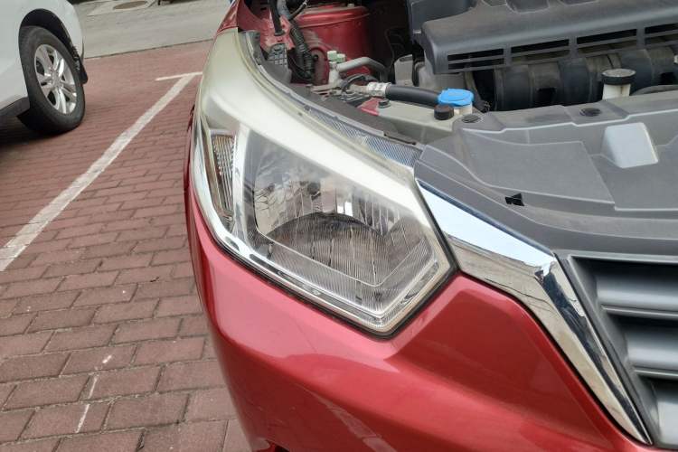 Used Venucia R50 2013 1.6L Manual Version with Beidou Navigation Right Front Headlight