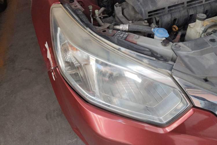 Used Venucia R50 2013 1.6L Manual Fashion Edition Right Front Headlight