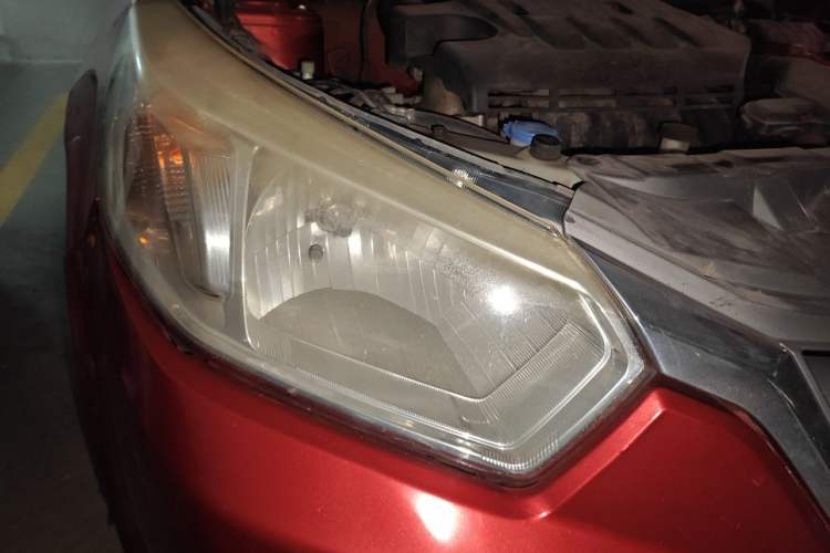 Used Venucia R50 2013 1.6L Automatic Luxury Edition Right Front Headlight