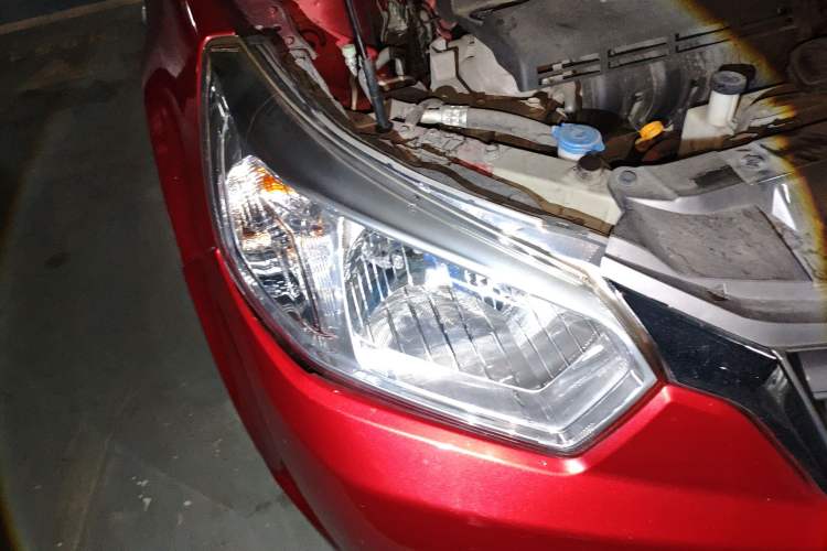 Used Venucia R50 2013 1.6L Automatic Fashion Edition Right Front Headlight