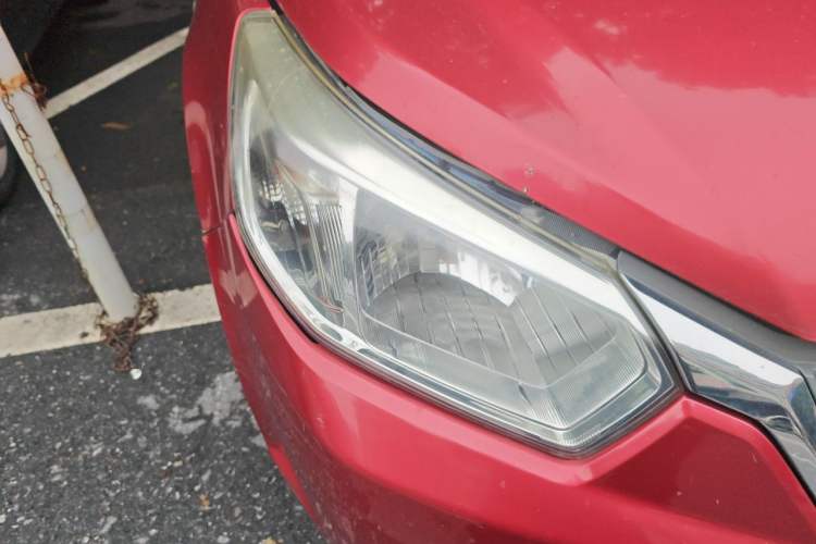 Used Venucia R50 2013 1.6L Automatic Fashion Edition Right Front Headlight