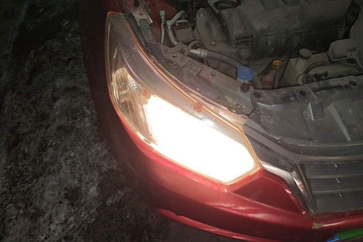 Used Venucia R50 2013 1.6L Automatic Fashion Edition Right Front Headlight