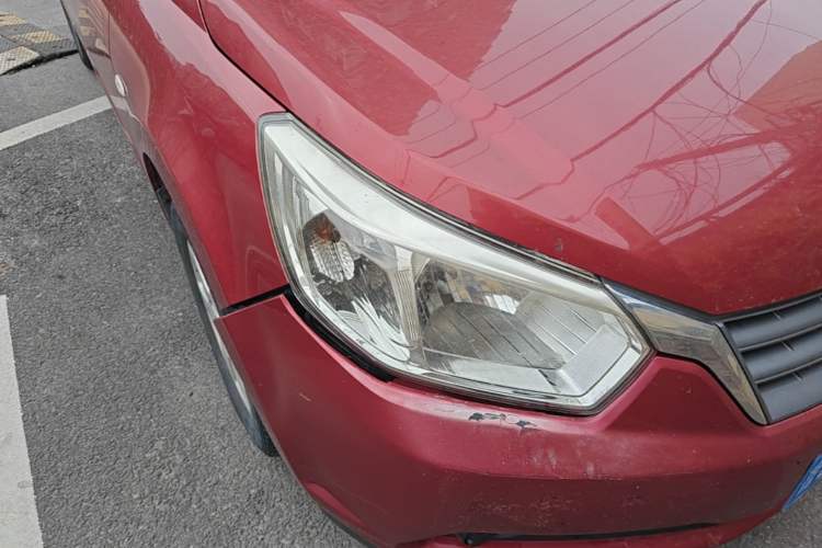 Used Venucia R50 2013 1.6L Manual Fashion Edition Right Front Headlight