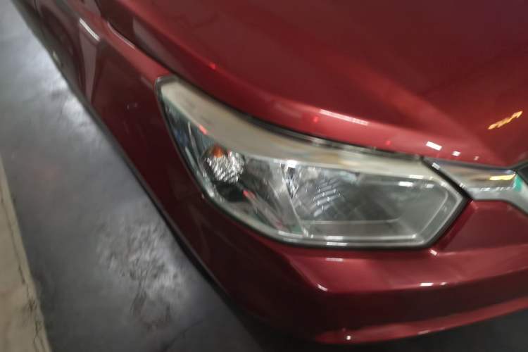 Used Venucia R50 2013 1.6L Automatic Fashion Edition Right Front Headlight