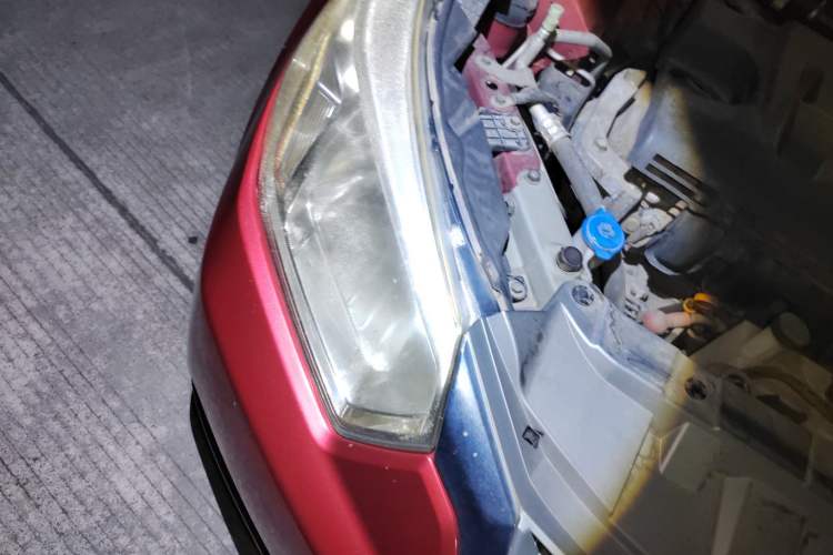 Used Venucia R50 2013 1.6L Manual Fashion Edition Right Front Headlight
