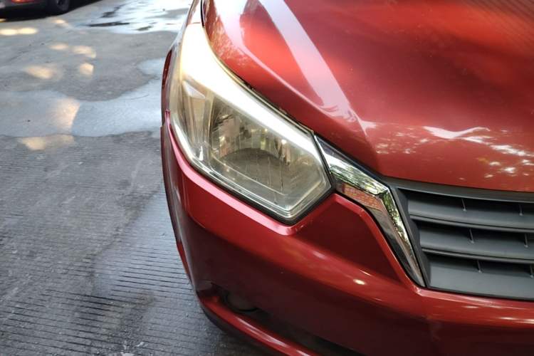 Used Venucia R50 2013 1.6L Automatic Fashion Edition Right Front Headlight