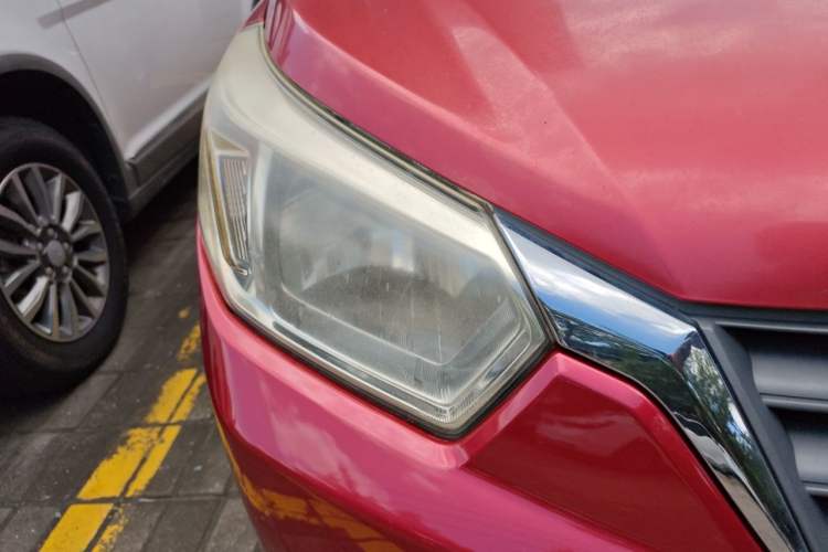 Used Venucia R50 2013 1.6L Manual Fashion Edition Right Front Headlight