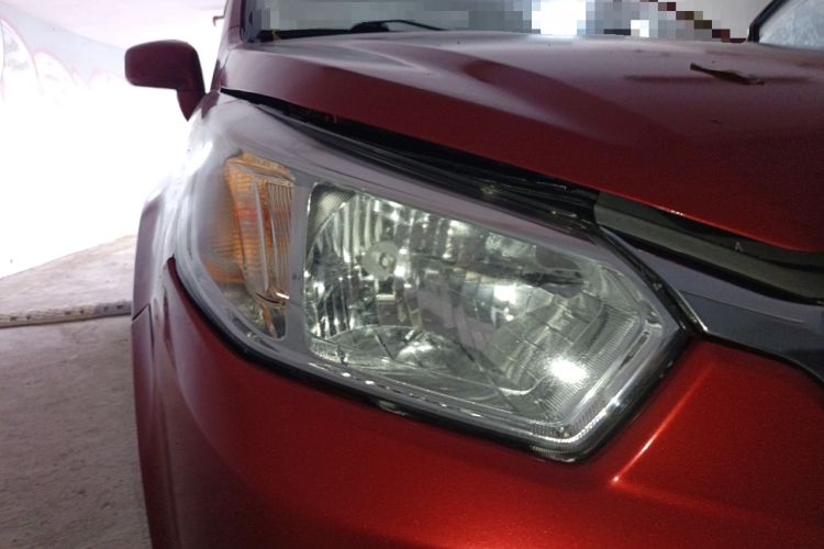 Used Venucia R50 2013 1.6L Automatic Luxury Edition Right Front Headlight