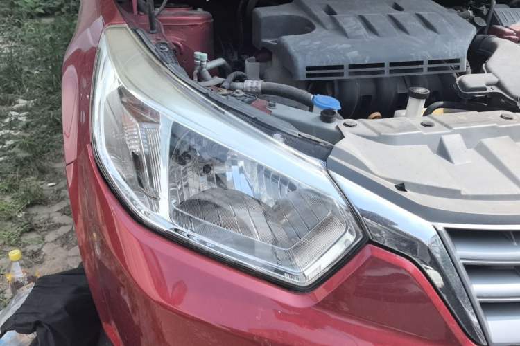 Used Venucia R50 2013 1.6L Manual Fashion Edition Right Front Headlight