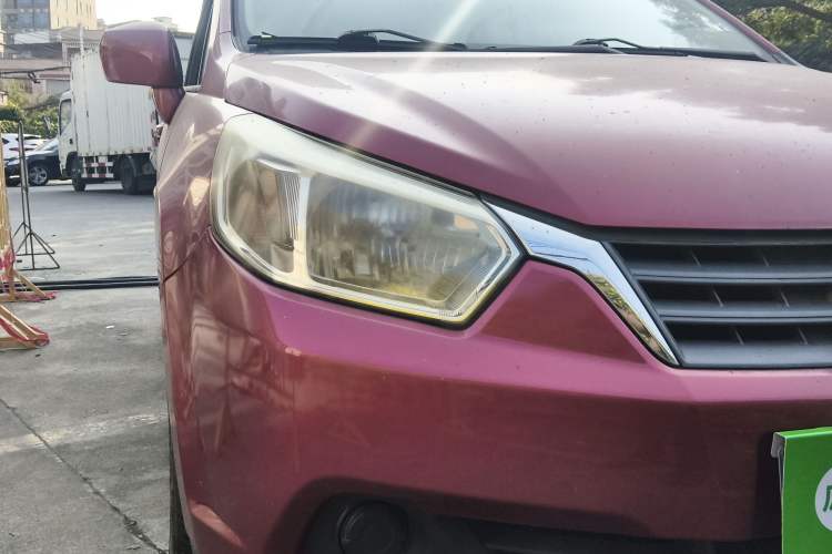 Used Venucia R50 2013 1.6L Manual Fashion Edition Right Front Headlight