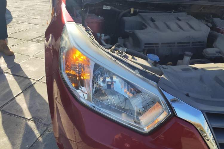 Used Venucia R50 2013 1.6L Automatic Fashion Edition Right Front Headlight