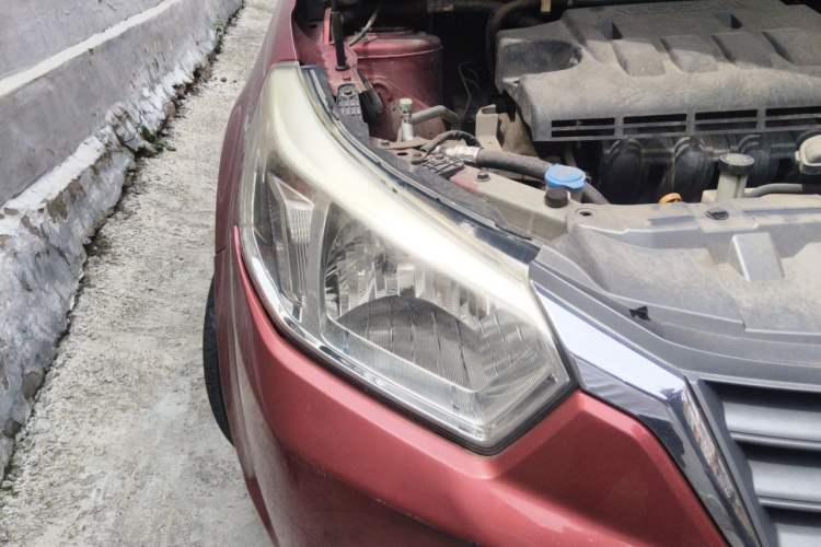 Used Venucia R50 2013 1.6L Manual Fashion Edition Right Front Headlight