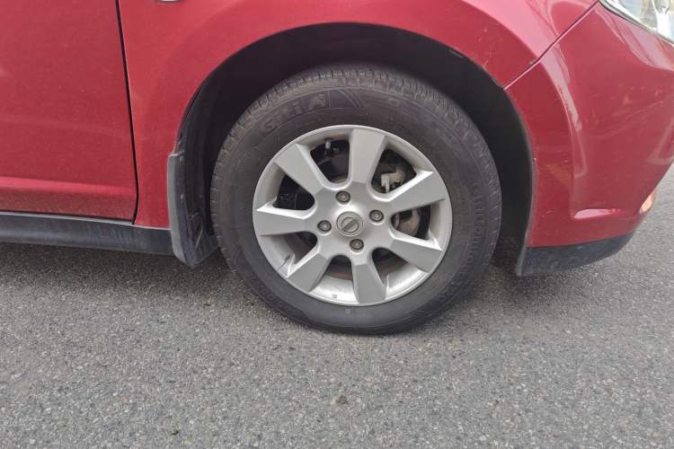 Used Venucia R50 2013 1.6L Automatic Fashion Edition Right Front Wheel Hub