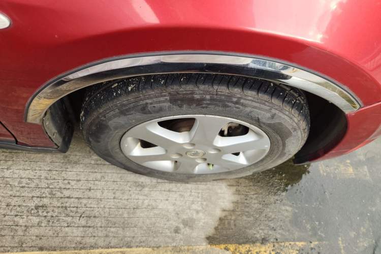 Used Venucia R50 2013 1.6L Manual Luxury Edition Right Front Wheel Hub