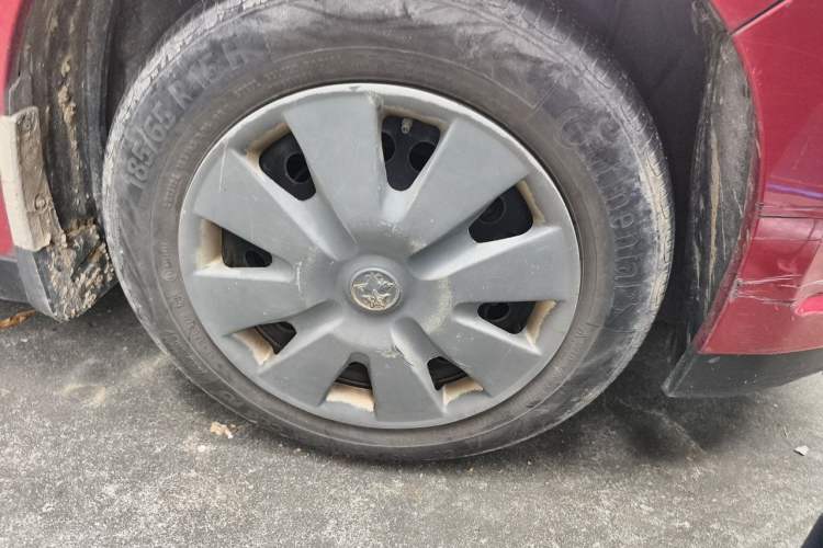 Used Venucia R50 2013 1.6L Automatic Fashion Edition Right Front Wheel Hub
