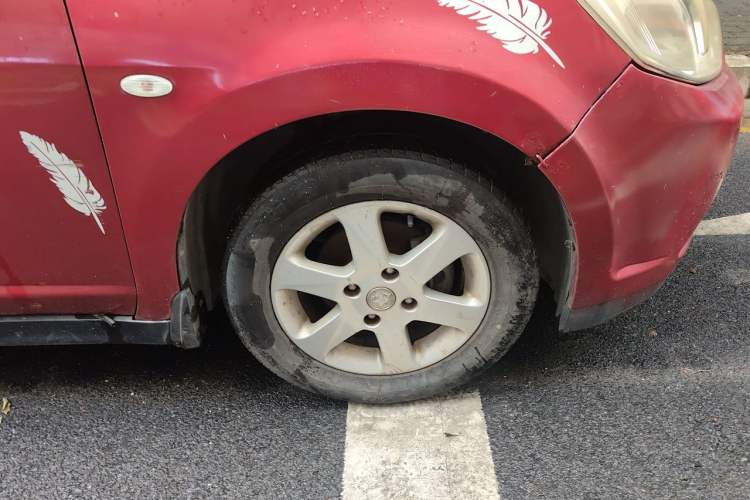 Used Venucia R50 2013 1.6L Manual Luxury Edition Right Front Wheel Hub