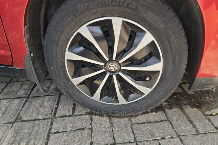 Used Venucia R50 2013 1.6L Manual Fashion Edition Right Front Wheel Hub