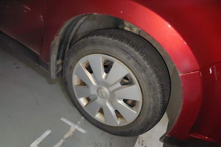 Used Venucia R50 2013 1.6L Automatic Fashion Edition Right Front Wheel Hub