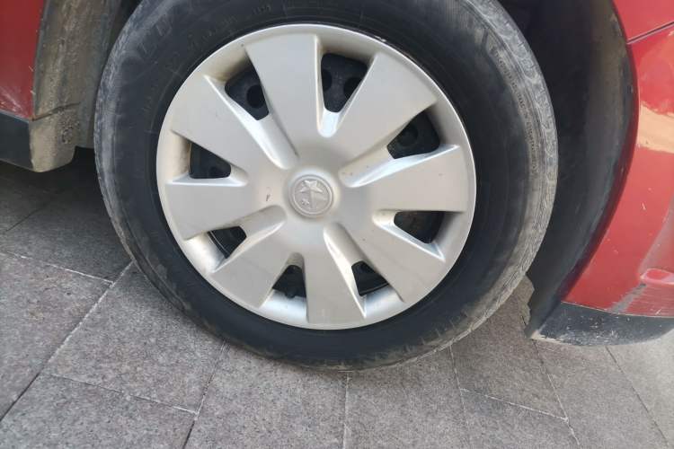Used Venucia R50 2013 1.6L Automatic Fashion Edition Right Front Wheel Hub