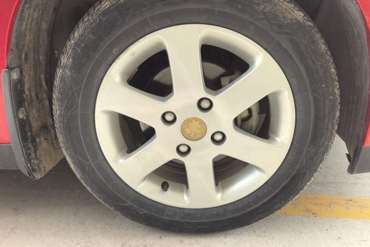 Used Venucia R50 2013 1.6L Manual Fashion Edition Right Front Wheel Hub
