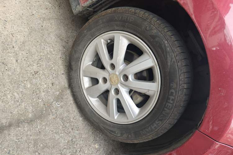 Used Venucia R50 2013 1.6L Manual Fashion Edition Right Front Wheel Hub