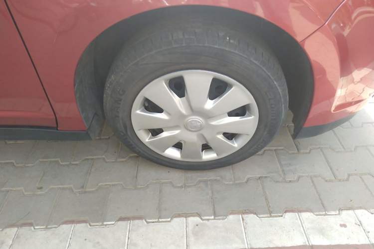 Used Venucia R50 2013 1.6L Automatic Fashion Edition Right Front Wheel Hub