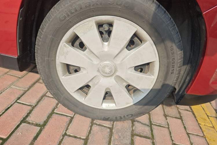 Used Venucia R50 2013 1.6L Automatic Fashion Edition Right Front Wheel Hub