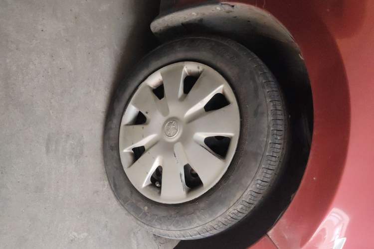 Used Venucia R50 2013 1.6L Manual Fashion Edition Right Front Wheel Hub