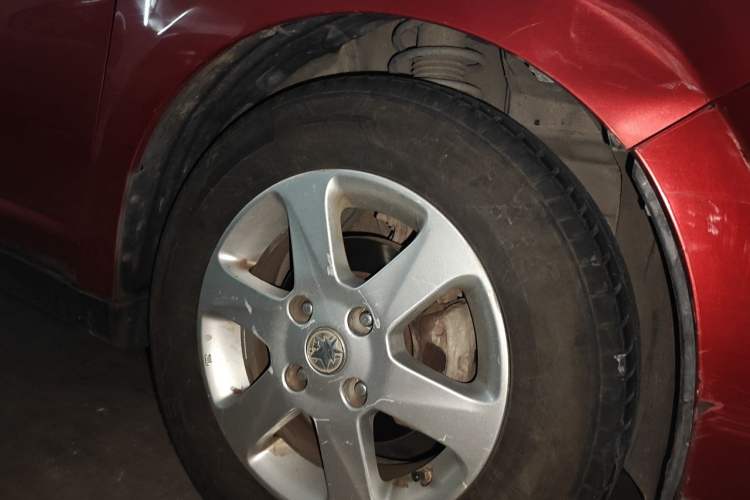 Used Venucia R50 2013 1.6L Automatic Luxury Edition Right Front Wheel Hub