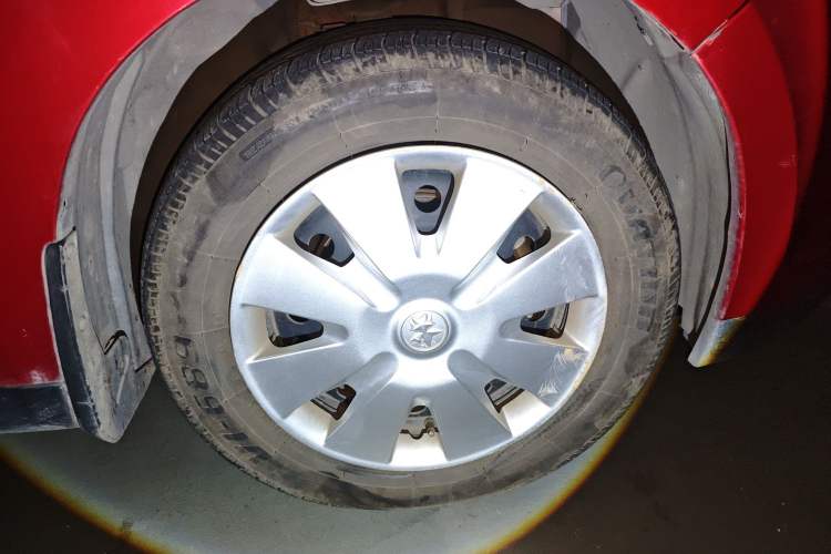Used Venucia R50 2013 1.6L Automatic Fashion Edition Right Front Wheel Hub