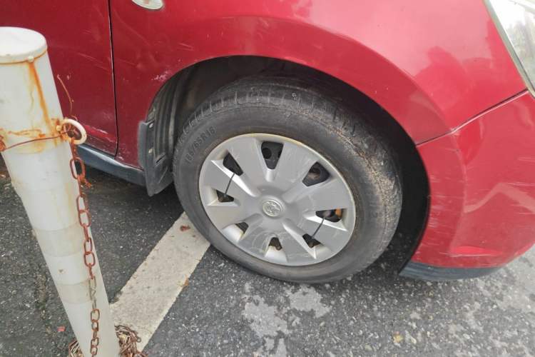 Used Venucia R50 2013 1.6L Automatic Fashion Edition Right Front Wheel Hub