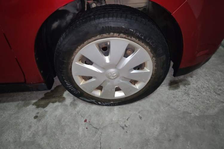 Used Venucia R50 2013 1.6L Manual Fashion Edition Right Front Wheel Hub