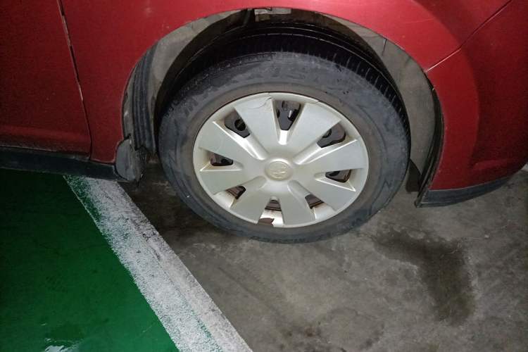 Used Venucia R50 2013 1.6L Manual Fashion Edition Right Front Wheel Hub