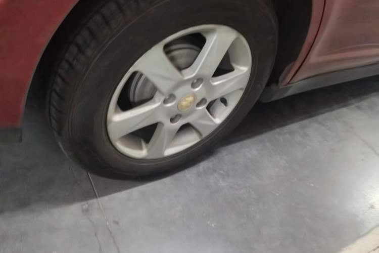 Used Venucia R50 2013 1.6L Automatic Fashion Edition Right Front Wheel Hub