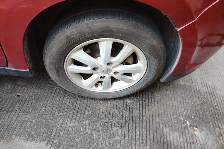 Used Venucia R50 2013 1.6L Automatic Fashion Edition Right Front Wheel Hub