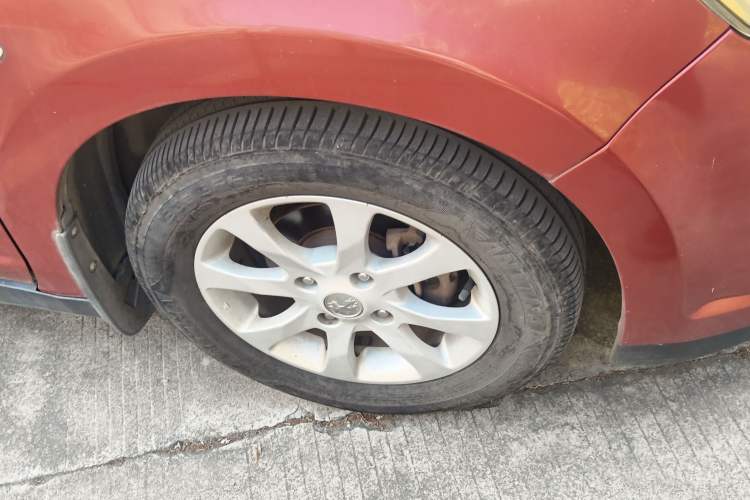 Used Venucia R50 2013 1.6L Manual Fashion Edition Right Front Wheel Hub
